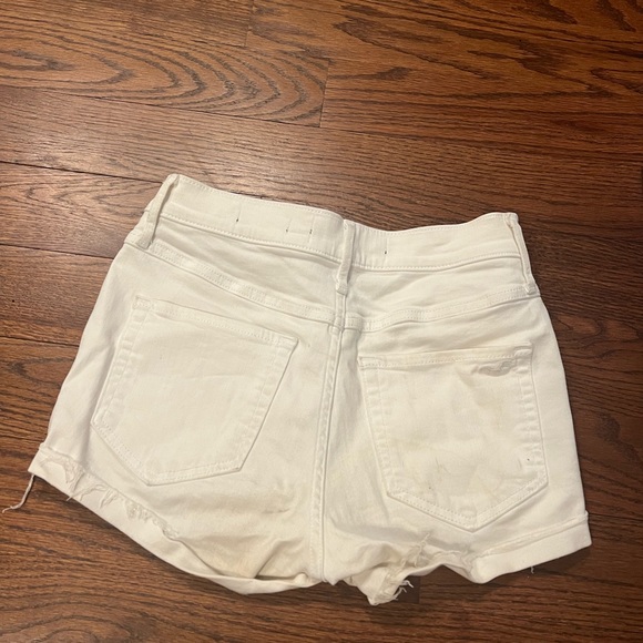 Hollister high rise white shorts - Picture 3 of 3